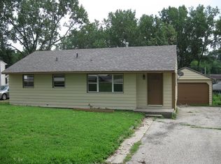 19 Pershing Ave, Lake In The Hills, IL 60156