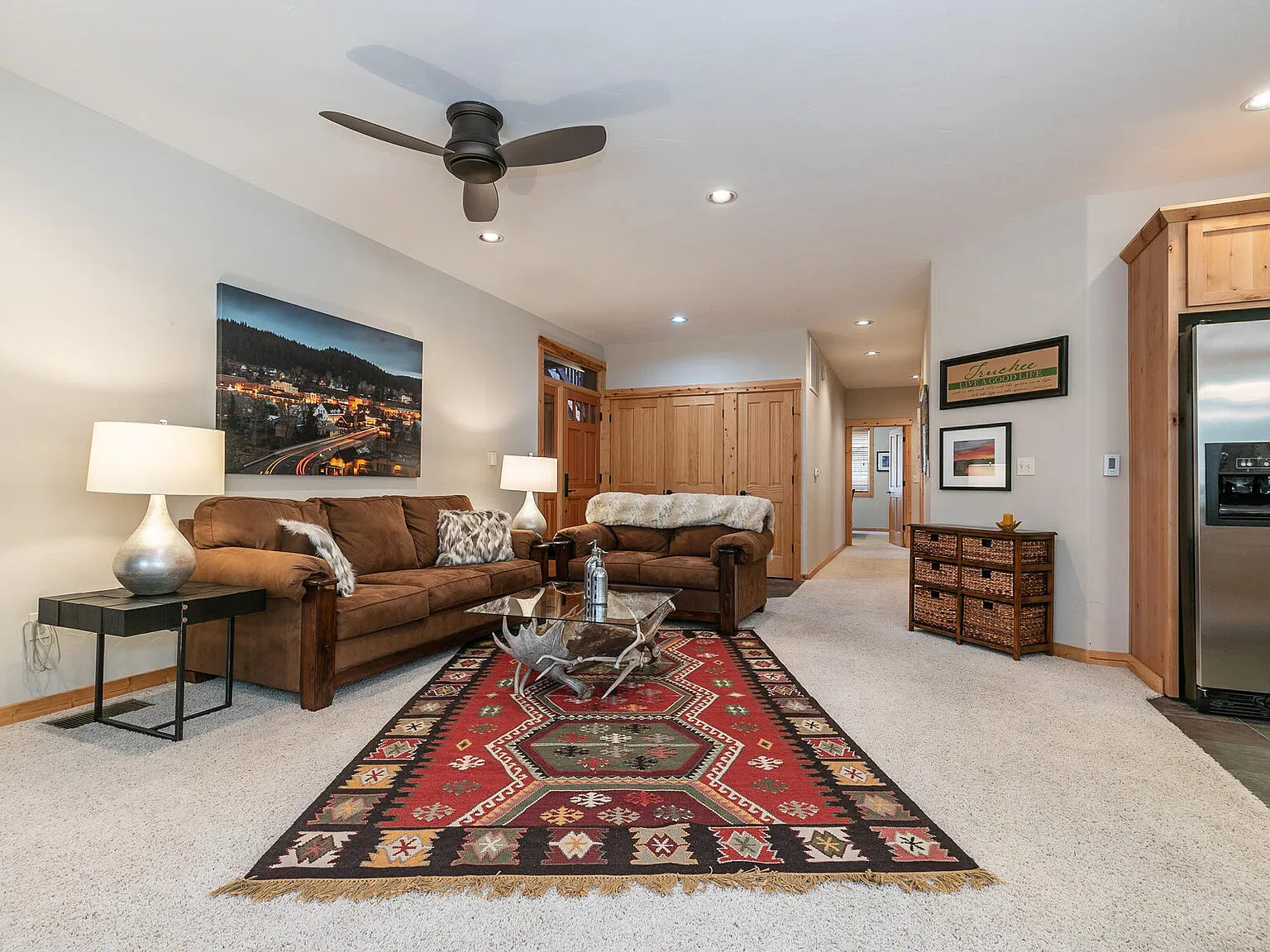 3 bed, 1356 sqft, $3,295 — Photo 2