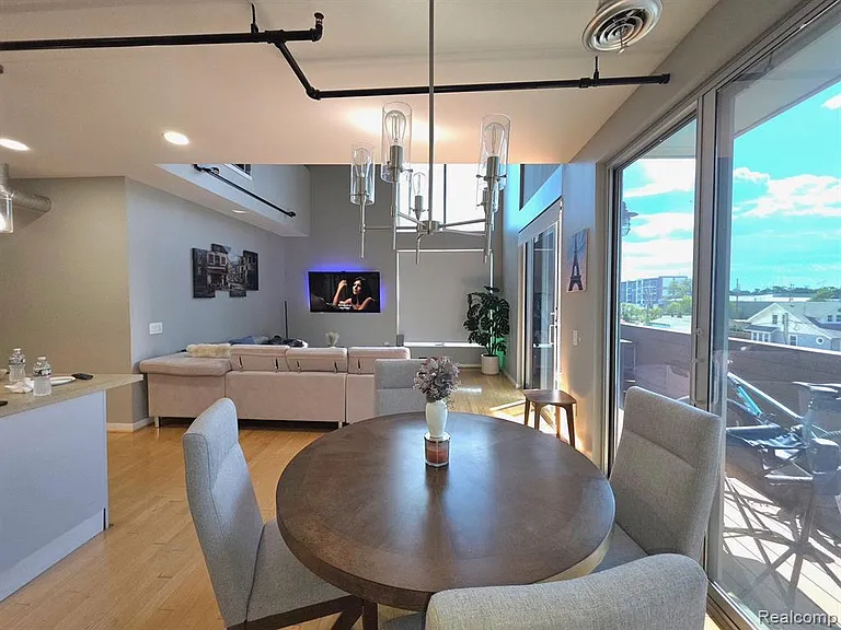614 S Troy St #205 — Photo 13