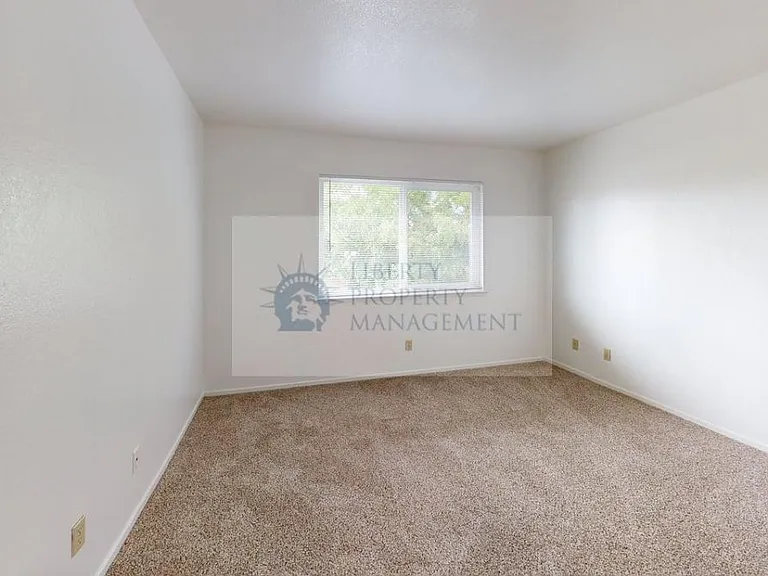 2109 Chrysler Dr #4 — Photo 4