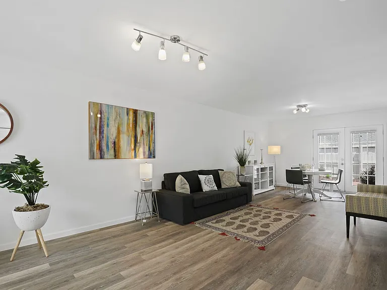 Golden Gate Townhomes — Photo 93