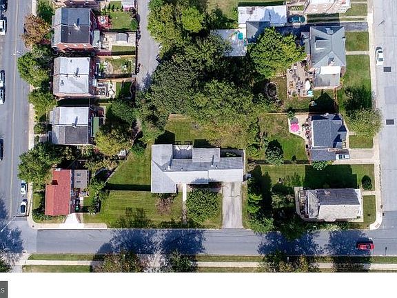 3rd image of 1701 Oak St