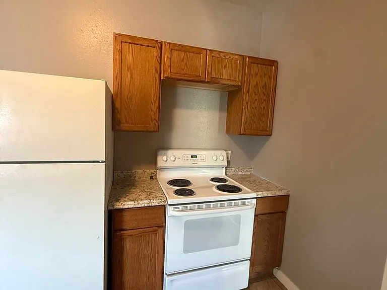 112 E Franklin St — Photo 14