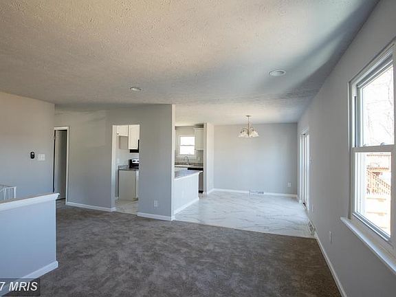 5th image of 204 Scotts Manor Dr