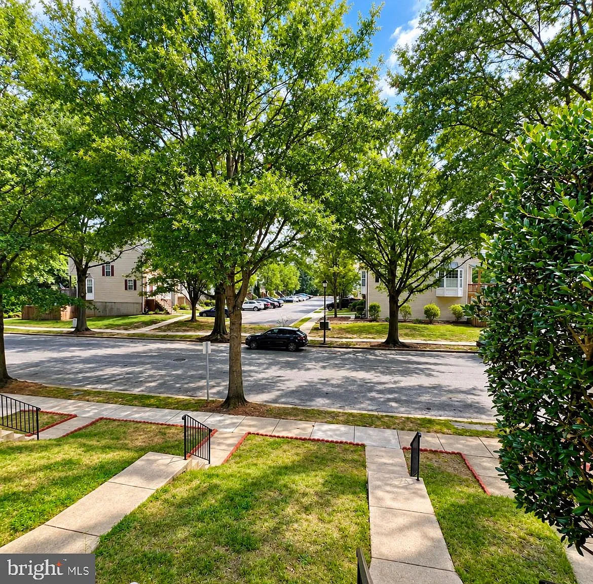3 bed, 2.5 bath, 1372 sqft, $2,700 — Photo 4