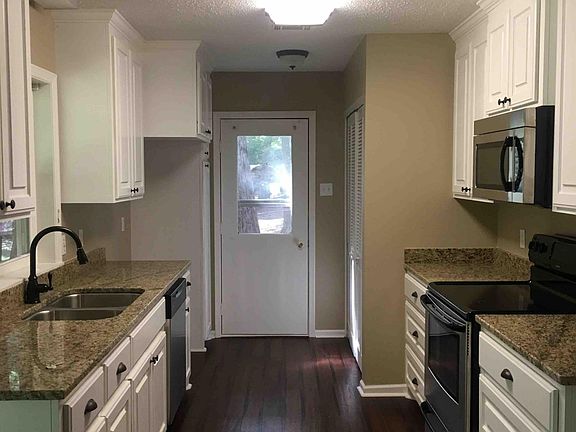 4th image of 405 Crystal Dr
