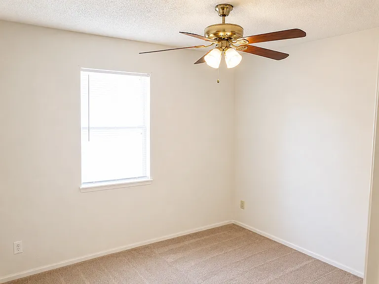 2605 Transit Dr — Photo 5
