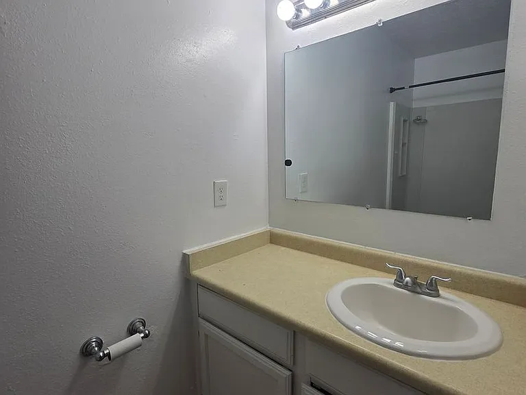 1832 Buena Vista Dr SE #A — Photo 8