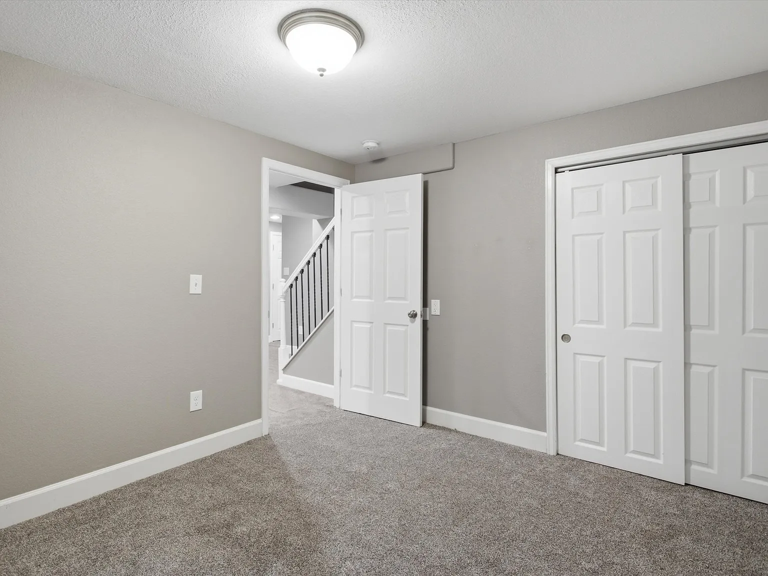 6 bed, 2609 sqft, $3,350 — Photo 3