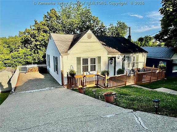 3rd image of 122 Pine St