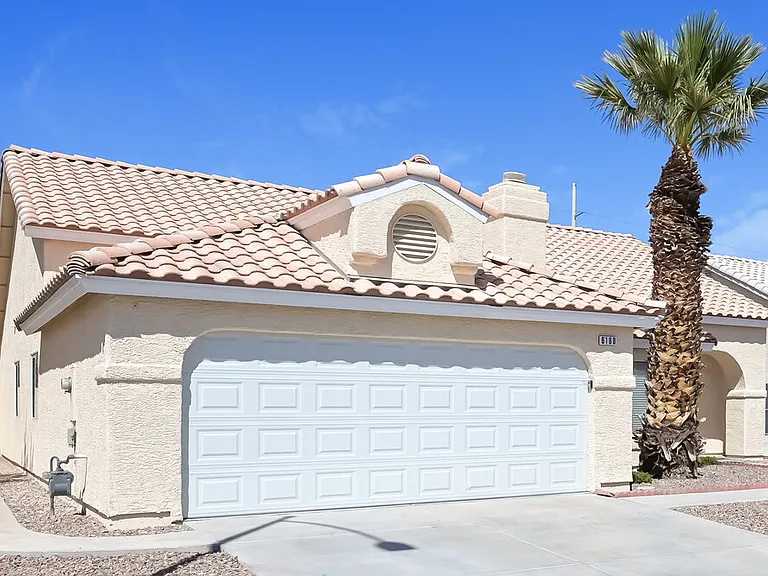 6180 Bruma Ave — Photo 1