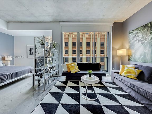 4th image of 151 SE 1st St APT 1003