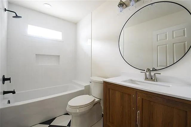 2311 Saint Anthony Street - 1B — Photo 3