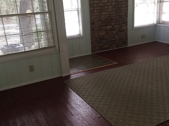 2nd image of 25225 Lakeview Dr