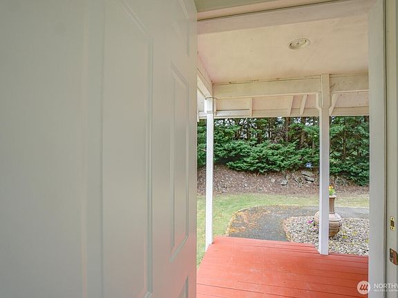 4th image of 550 N 2nd Place