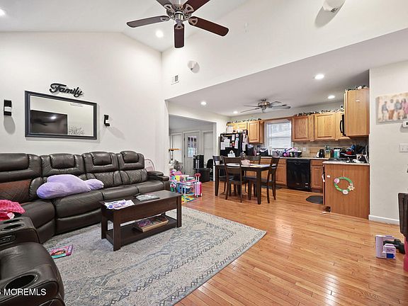 4th image of 40 Breton Harbors Drive