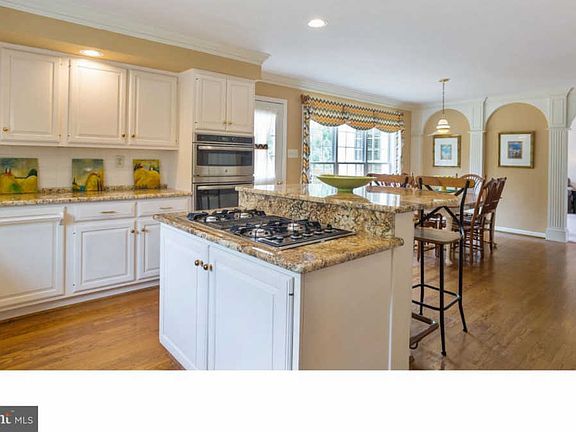 5th image of 30 Summer Hill Ln