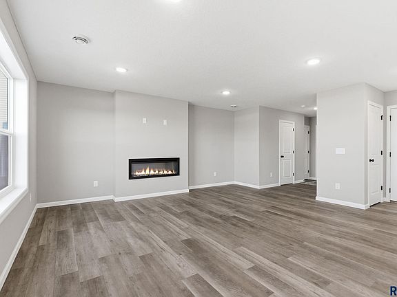 4th image of 231 Thelma Ave