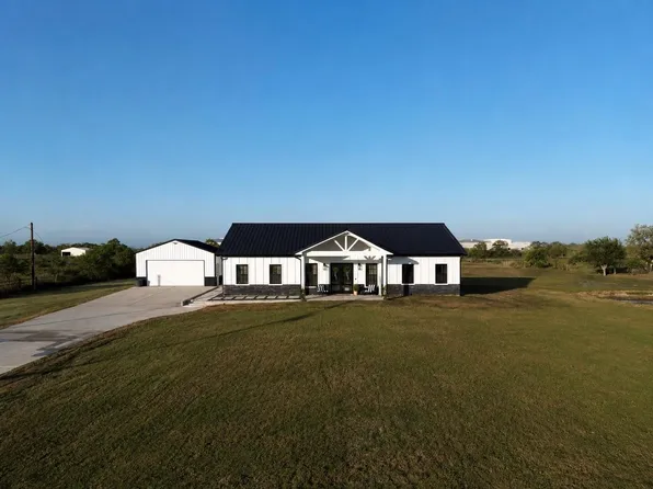 2015 Settlers Court Dr, Sealy, TX 77474