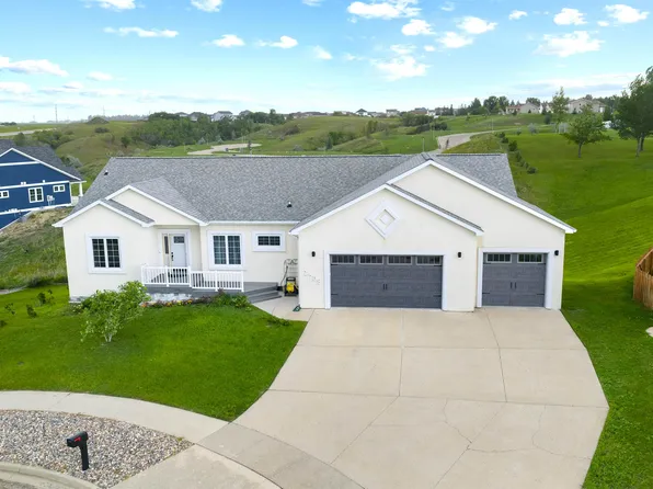 2708 7th Ave NW, Minot, ND 58703