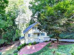 214 Lakeshore Dr, Berkeley Lake, GA 30096