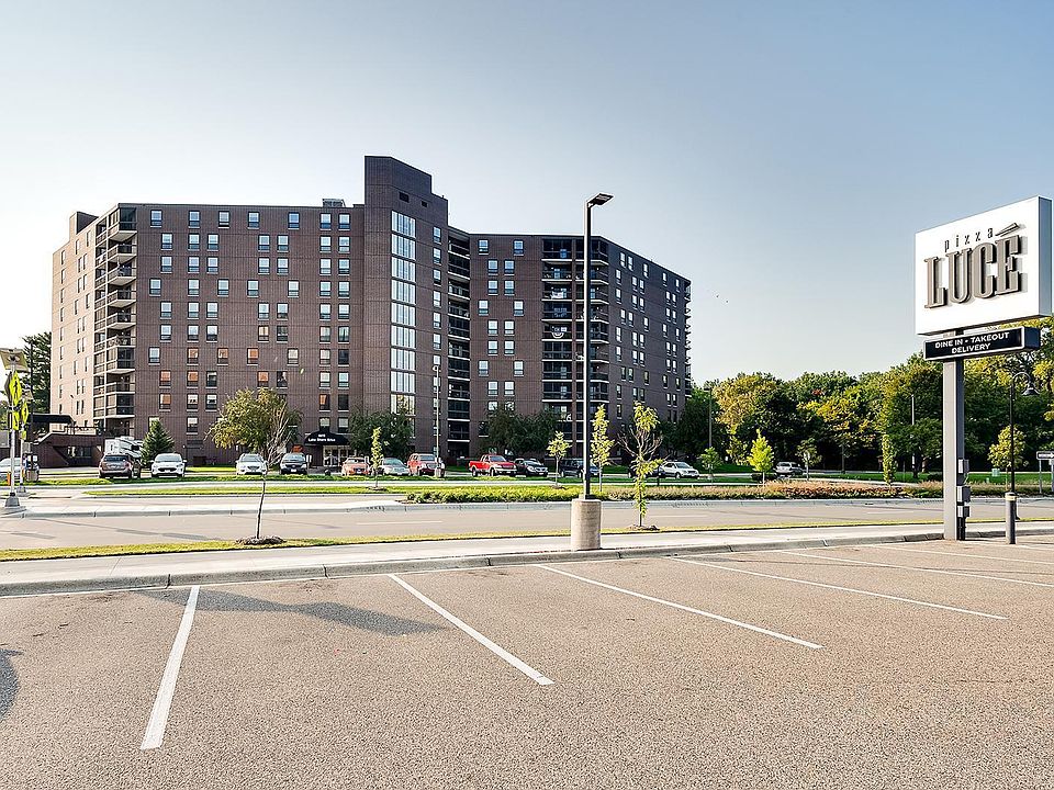 1st image of 6615 Lake Shore Dr #611