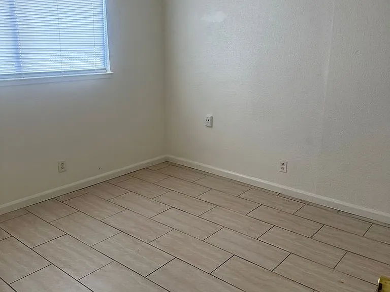 1430 Leonard Ave — Photo 6