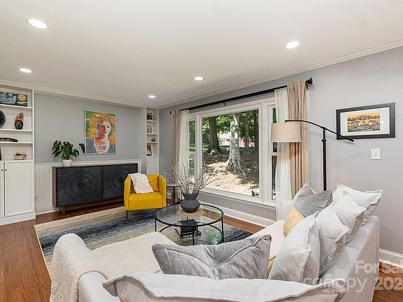 4th image of 8126 Cliffside Dr