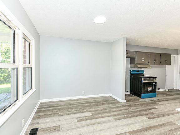 5th image of 306 N Payton Ave