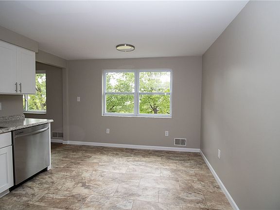 4th image of 30 Elgin Dr