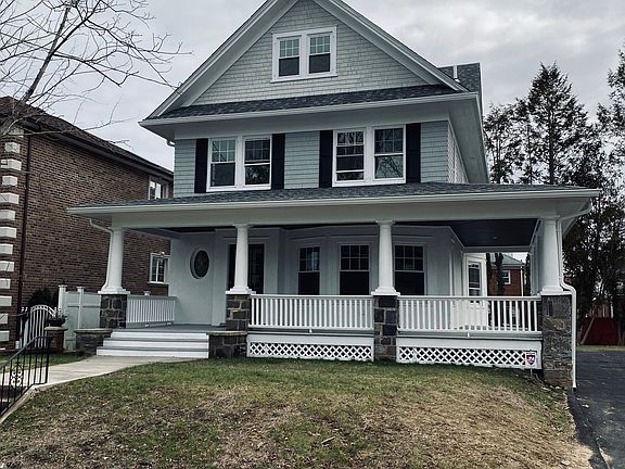 5th image of 35 Crestwood Ave
