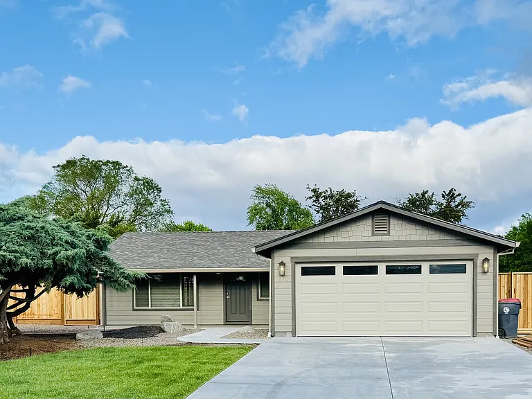 2853 Tahitian Ave — Photo 1