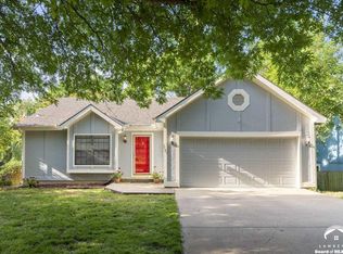 1721 E 25th Ter, Lawrence, KS 66046