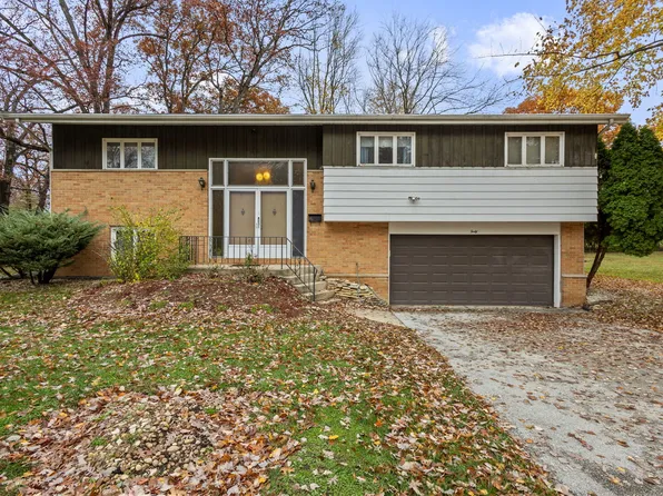 40 Crestwood Dr, Joliet, IL 60432