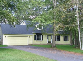 23 Friar Tuck Dr, Gales Ferry, CT 06335