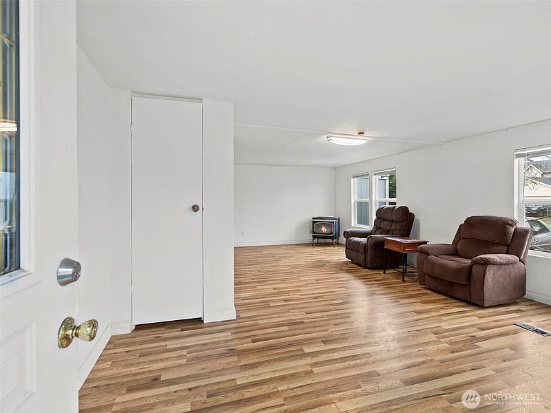 5th image of 11040 14th Avenue SW