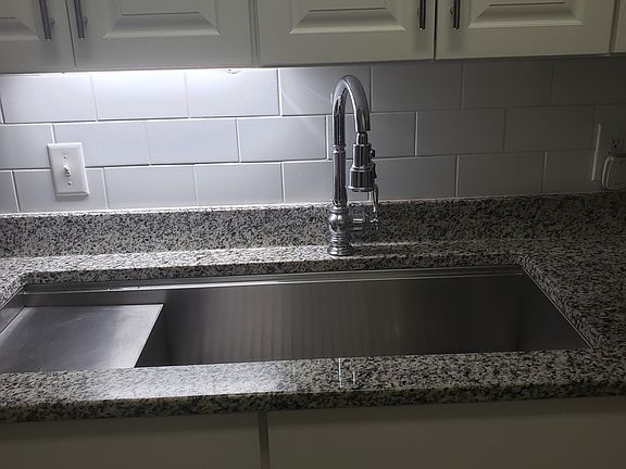 5th image of 518 Laurel Ave APT 1