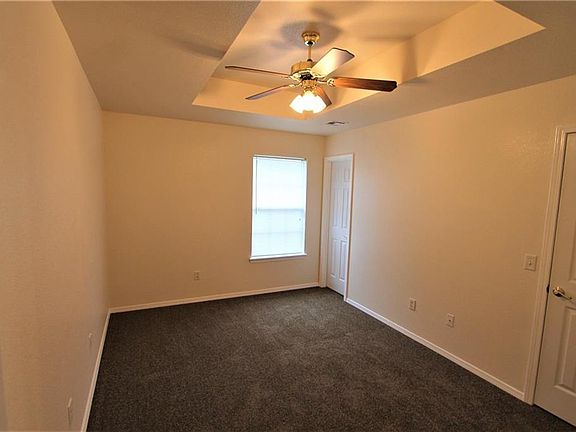 5th image of 861 Honeysuckle Dr
