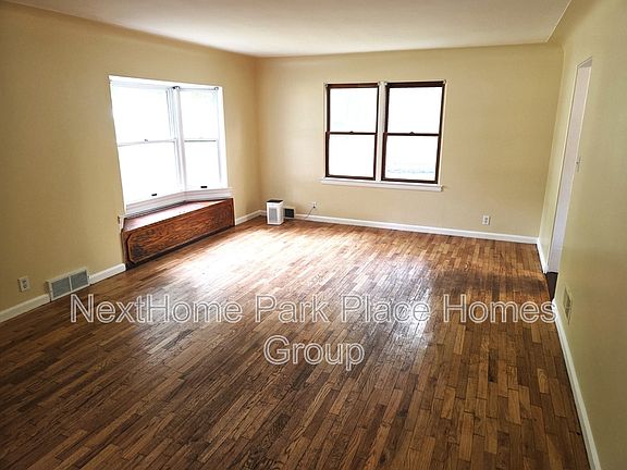 3rd image of 2908 Dartmouth Dr
