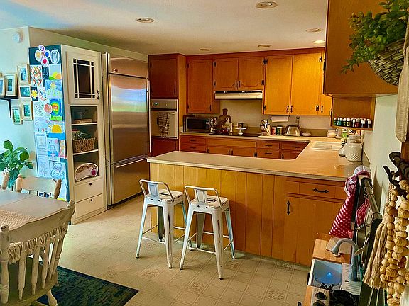 Oversized kitchen/dining rm