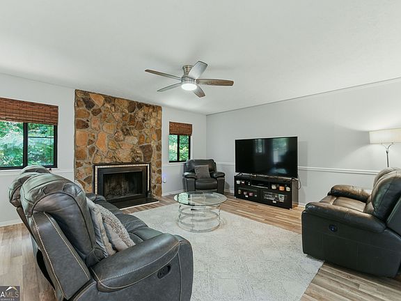 5th image of 2893 Torreya Way SE