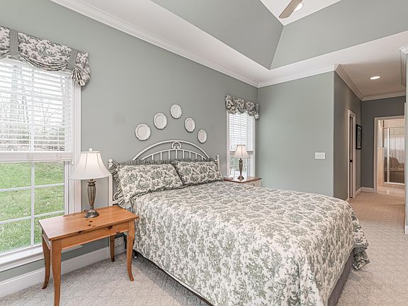 4th image of 8078 Cross Creek Dr