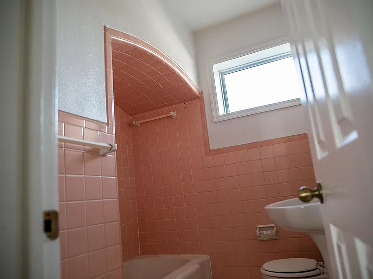 127 1st Ave S #10 — Photo 15