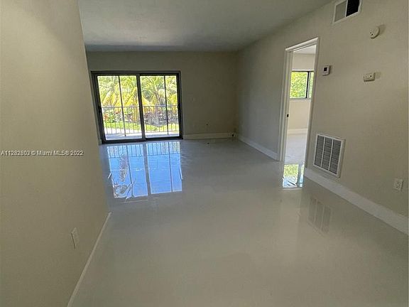 4th image of 2620 NE 135th St APT 225