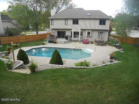 2nd image of 423 Parkland Ter