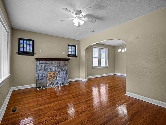 2nd image of 4459 Catherine Pl