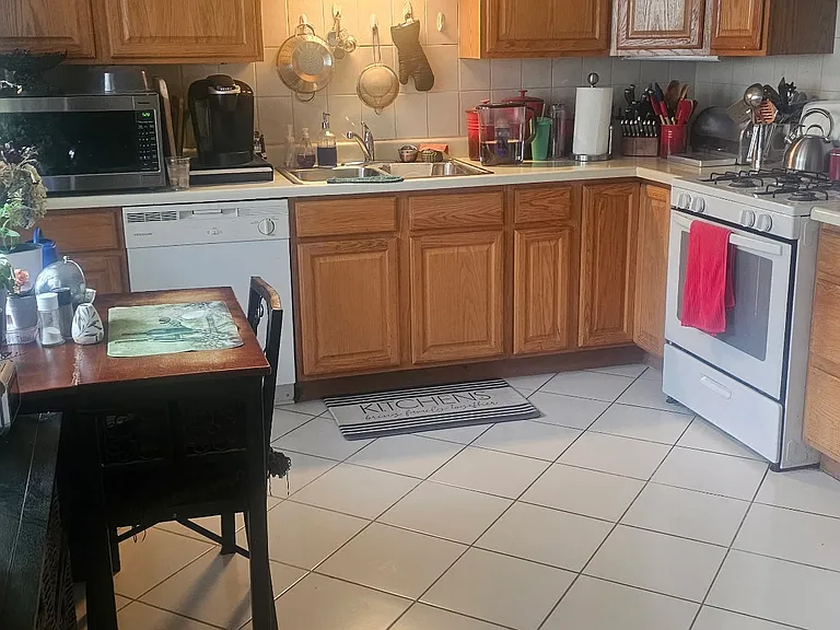 711 Locust Rd — Photo 5