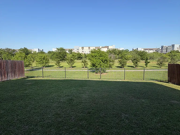 9004 Brook Hill Ln — Photo 11