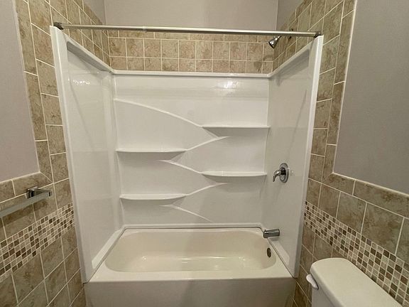 5th image of 4111 Ludlow St #3R