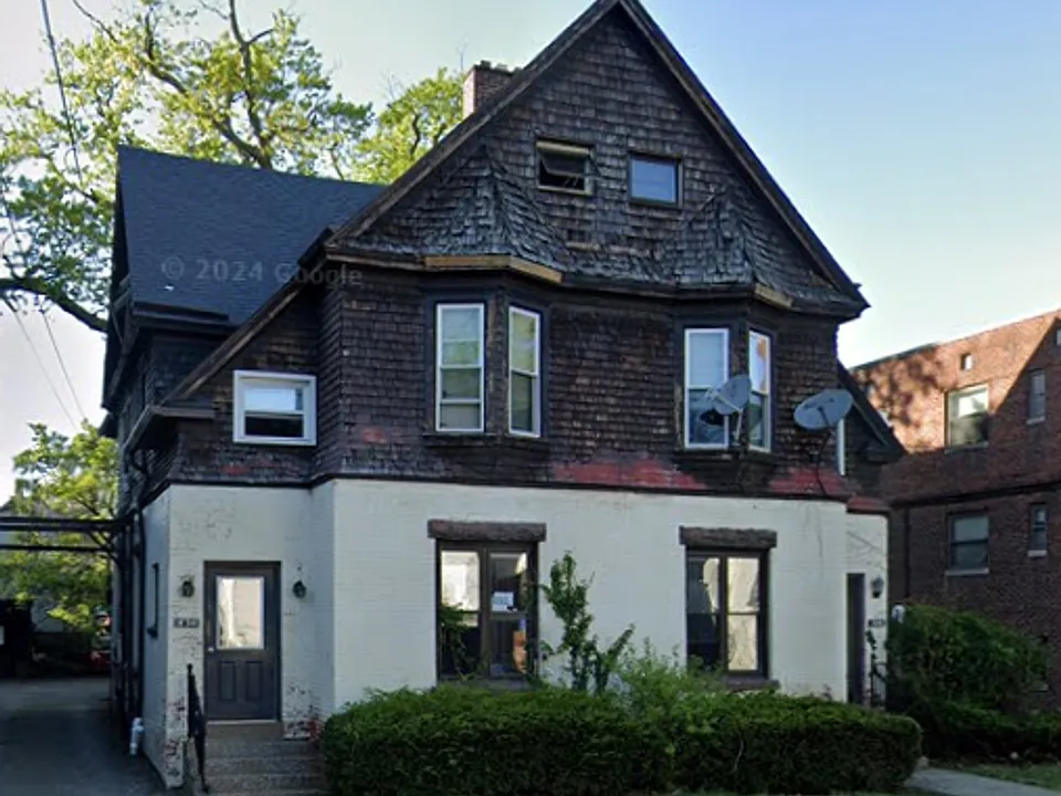 450 W 9th St